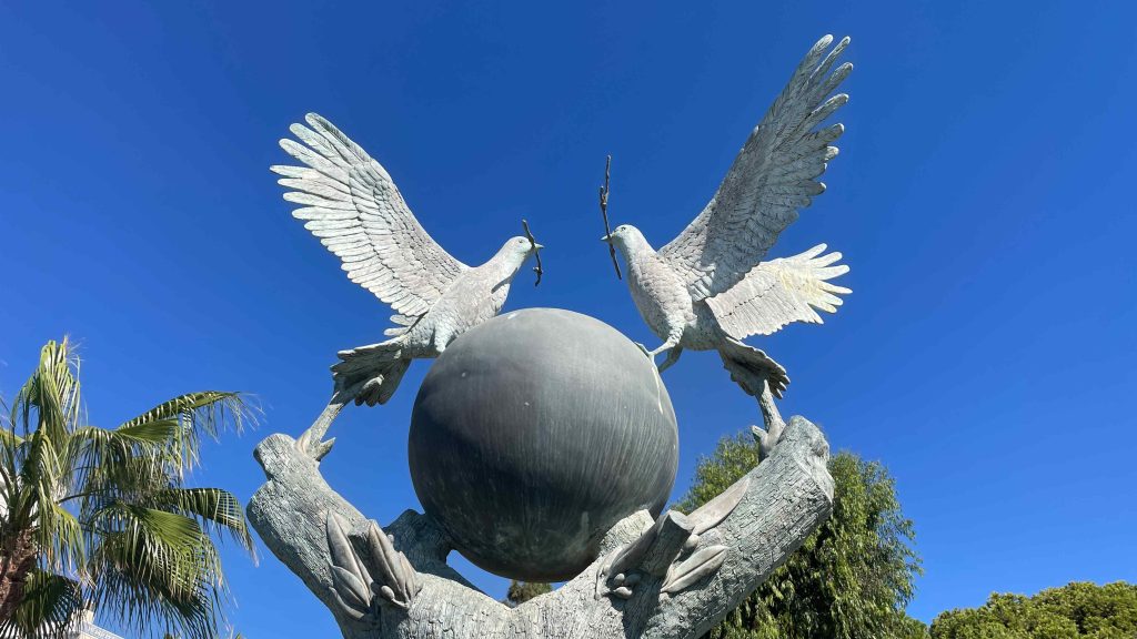 Copyright Foto E.J.W. Keijzers. Sculptor Philippos Yiapanis.